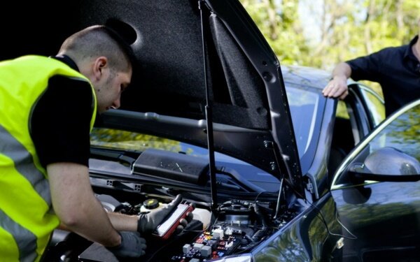 Brantford ON battery boosting on the side of the road