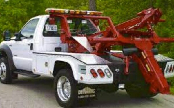 Red tow truck service